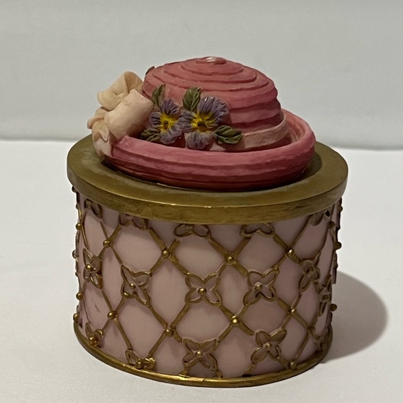 Vintage Dezine 1996 Trinket Box Hat Box With Bow & Flowers With Lid - Picture 2 of 8
